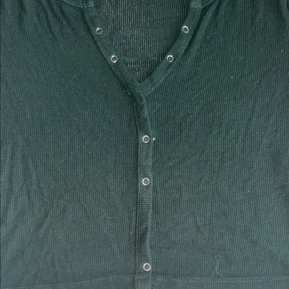 Harlow Green Buttoned Crop Top - Picture 2 of 6